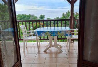 studio la rose de jericho allows 18 year olds to book a room