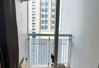 1BR Vast & Luxury @West Jakarta has rooms with a private hot tub