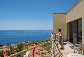 Cani  o VII - Desertas View allows 18 year olds to book a room