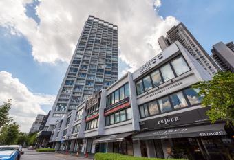 Sunny Urban Studio Oasis 4Pax The Hub SS2,PJ by Verano allows 18 year olds to book a room