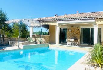 Villa Nimes has Balcony rooms