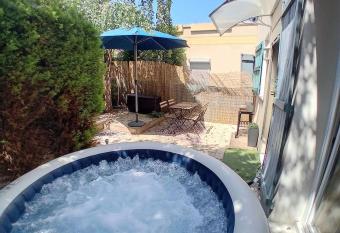 Le petit Marc allows 18 year olds to book a room