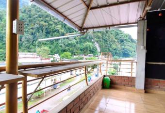 Garrison Alojamiento , selva y Turismo y Comida has Balcony rooms