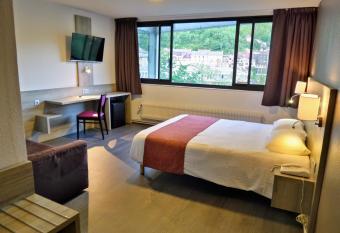 Jura Hotel Restaurant Le Panoramic allows 18 year olds to book a room