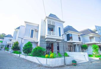 Harsari Syariah with Karaoke and Balcony allows 18 year olds to book a room