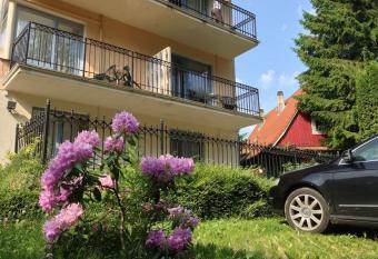 Studio f  r 2 Pers mit DU/WC allows 18 year olds to book a room