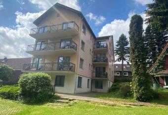 Studio f  r 3 Personen mit Du/WC allows 18 year olds to book a room