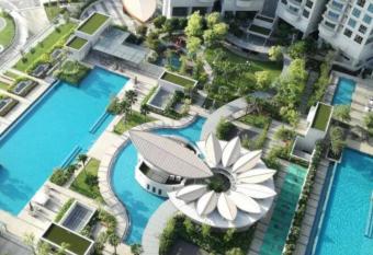 SG Luxury Condo.(Teega @ Puteri harbor) has rooms with a private hot tub