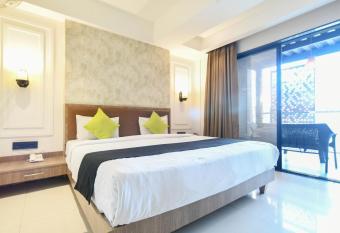 Hotel Holiday has Balcony rooms