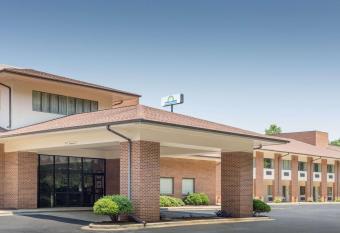 Days Inn Lexington has Smoking rooms