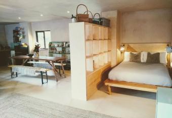 Couples retreat with Sauna + plunge pool, Cornwall allows 18 year olds to book a room