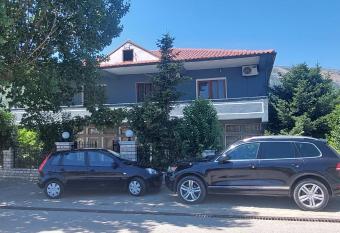 Wild River Guesthouse has Balcony rooms