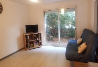 Maison 10 couchages dont 1 pour enfant, box, terrasse has Balcony rooms