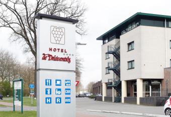 Hotel De Druiventros allows 18 year olds to book a room