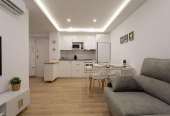 Apartamento MARCO a 250m playa allows 18 year olds to book a room