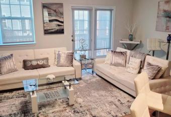 Modern & Luxurious 3 Bdrm 2.5 Bath Townhome has Balcony rooms