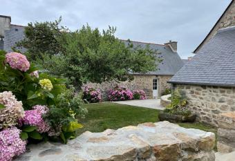Cottage en Bretagne, presqu   le de Crozon has Balcony rooms