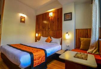 MMJ GANGTOK MISTREE MOUNTAIN has rooms with a private hot tub
