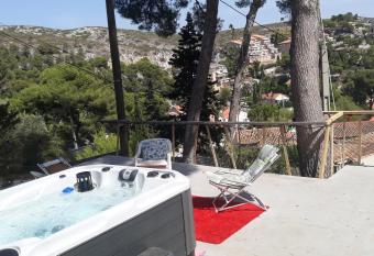 Villa Nicole has Balcony rooms