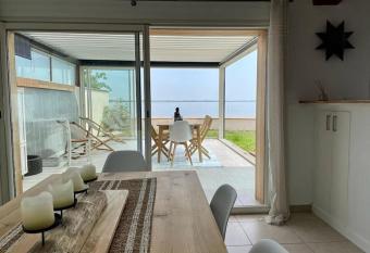 Villa avec SPA & vue panomarique sur l Etang has Balcony rooms