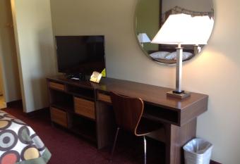 Super 8 by Wyndham Picayune has Smoking rooms