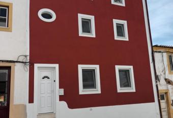 Casa Ocre Alojamento Local allows 18 year olds to book a room