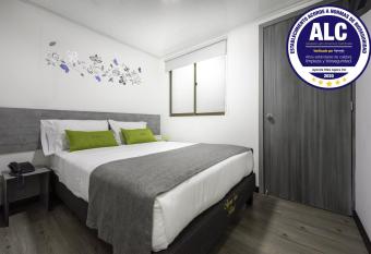 Ayenda 1024 Agora Inn Hotel allows 18 year olds to book a room