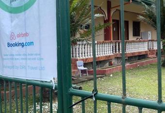 Turtle GuestHouse- White beach has Balcony rooms