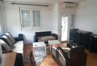 1st floor apartment allows 18 year olds to book a room