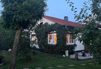 Idyllische G  stehaus im gr  nen has Balcony rooms