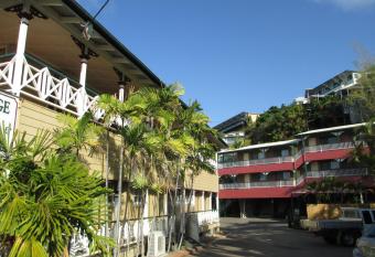 Yongala Lodge by The Strand has Balcony rooms