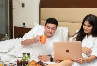 CLOVETREE PREMIER CLARK INN PATNA has Balcony rooms