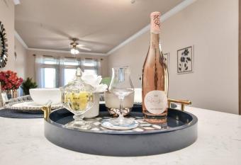 Ultimate Retreat Near Galleria-Pool has rooms with a private hot tub