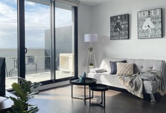 Brand New Apartment Near Deakin University/Opposite Mall+Free Parking has Balcony rooms