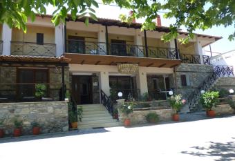 Archontiko Zachou has Balcony rooms