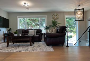 Modern and Sophisticated Home with Free Parking has Balcony rooms