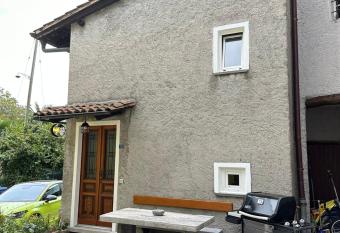 Siron house allows 18 year olds to book a room