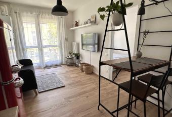 Mini appartamento ristrutturato con giardinetto has Balcony rooms