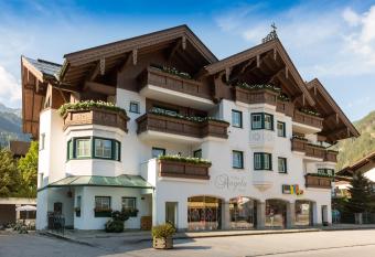 Villa Angela has Balcony rooms