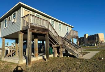 Beach/ park /uss Lex unit A (2) has Balcony rooms