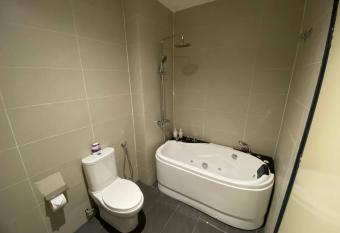 Puchong New Private Pool & Jacuzzi up to 30 Pax has Balcony rooms