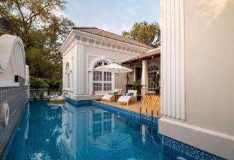 Redhomex Villa Esperanza has Balcony rooms