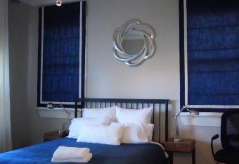 Cozy BoxHill - Modern Stylish Share House allows 18 year olds to book a room