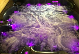 Une Pause Douceur - Suite All in Wood allows 18 year olds to book a room