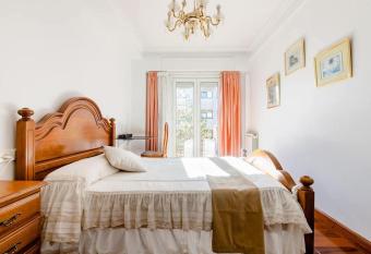 Habitaci  n ubicada cerca de Donostia, Hondarribia y Biarritz allows 18 year olds to book a room