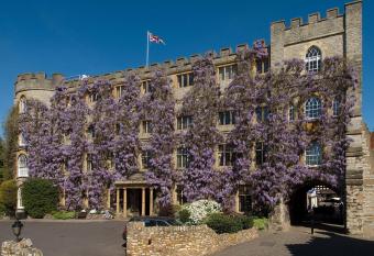 Castle Hotel allows 18 year olds to book a room