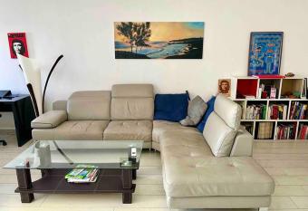 La R  union, Ocean View allows 18 year olds to book a room