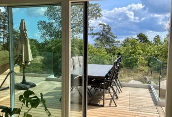 Nybygget hus i Svaneke t  t p   klipper, skov og hav has Balcony rooms