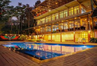 3Bed Room Villa, Vythiri, Wayanad allows 18 year olds to book a room