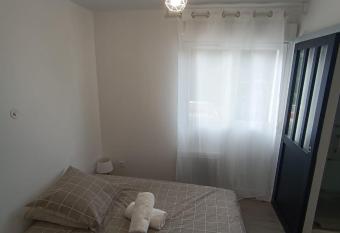 Villeneuve Saint Georges appartement Cosy allows 18 year olds to book a room